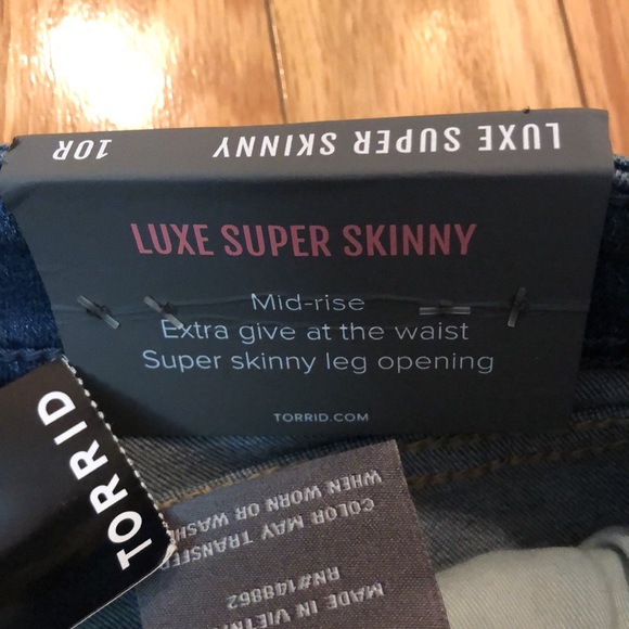 TORRID size 10R mid rise luxe super skinny - Picture 14 of 16